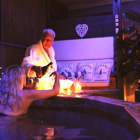 The Oceanic Luxury Aparthotel Falmouth Bagian luar foto