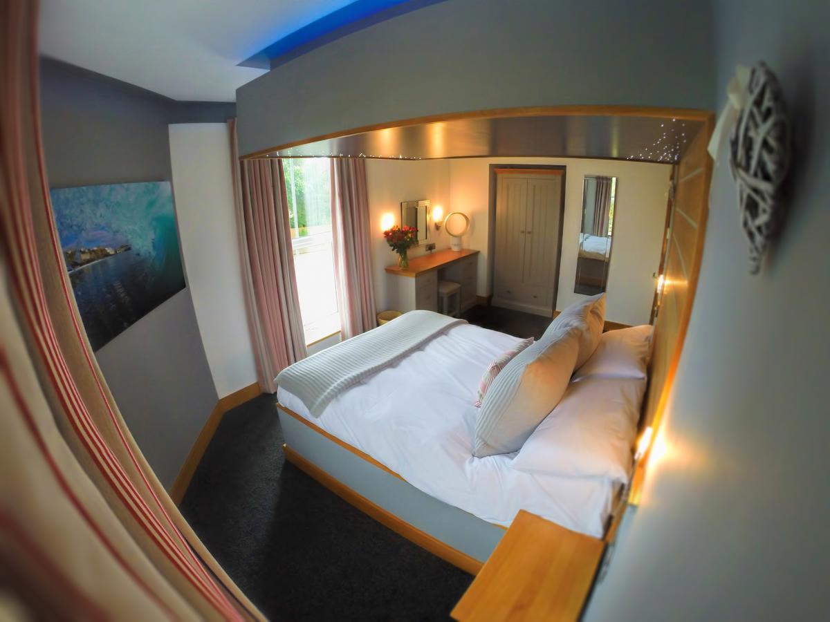 The Oceanic Luxury Aparthotel Falmouth Bagian luar foto