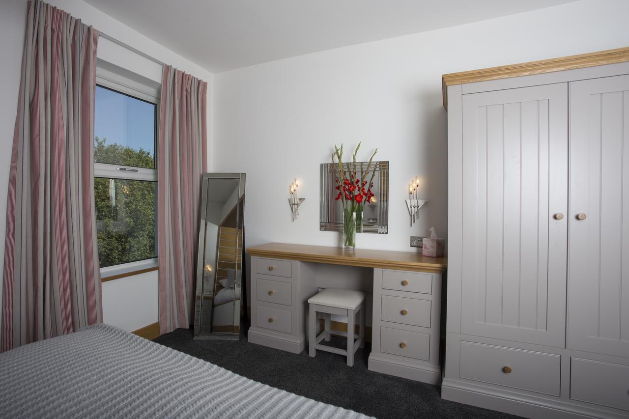 The Oceanic Luxury Aparthotel Falmouth Bagian luar foto
