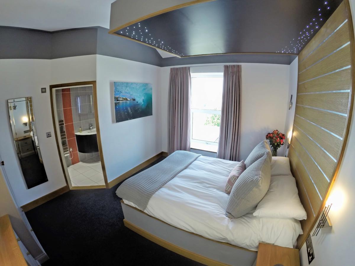 The Oceanic Luxury Aparthotel Falmouth Bagian luar foto