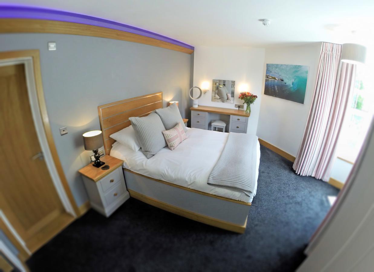 The Oceanic Luxury Aparthotel Falmouth Bagian luar foto