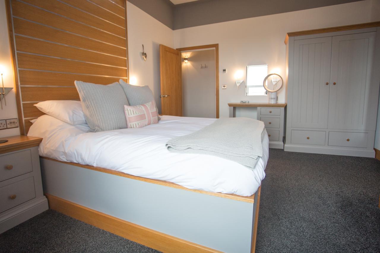 The Oceanic Luxury Aparthotel Falmouth Bagian luar foto