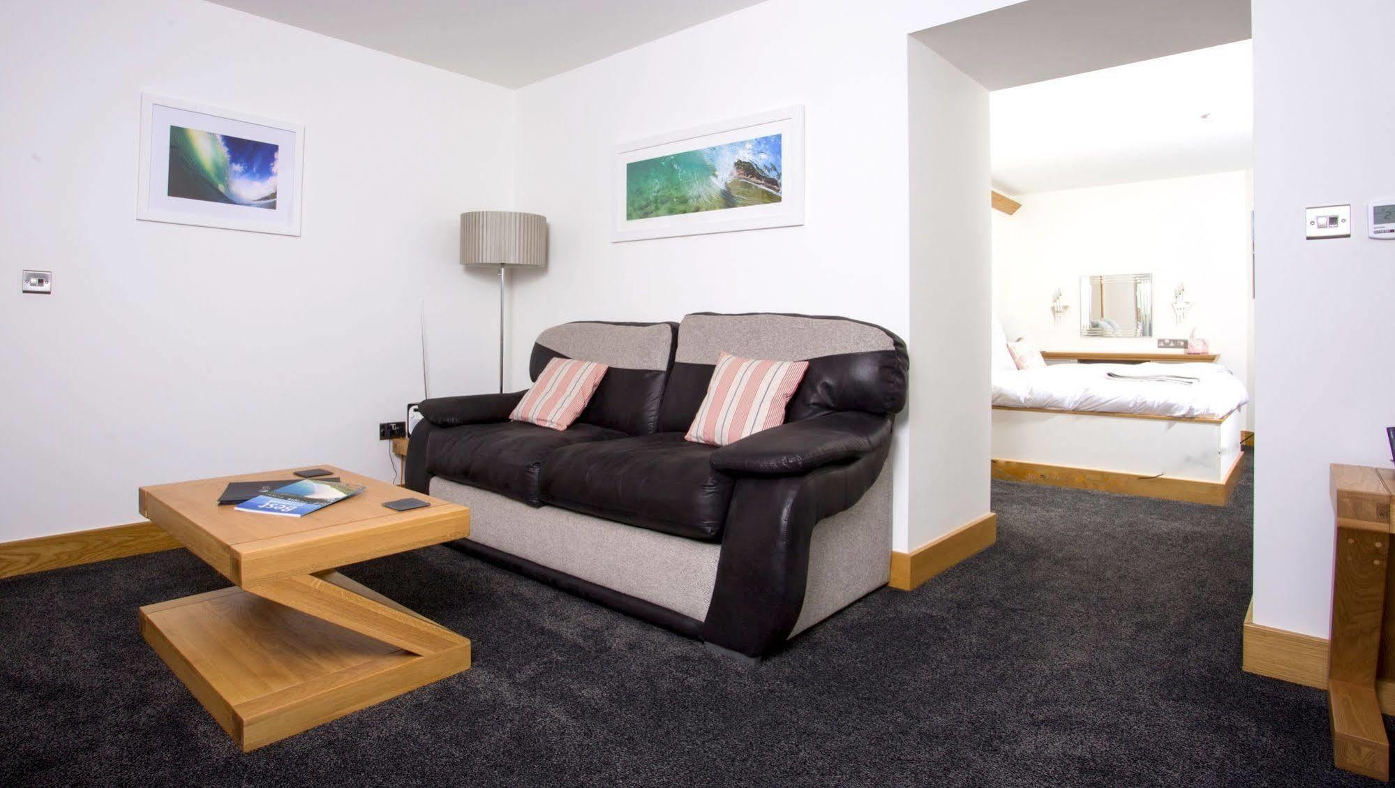 The Oceanic Luxury Aparthotel Falmouth Bagian luar foto