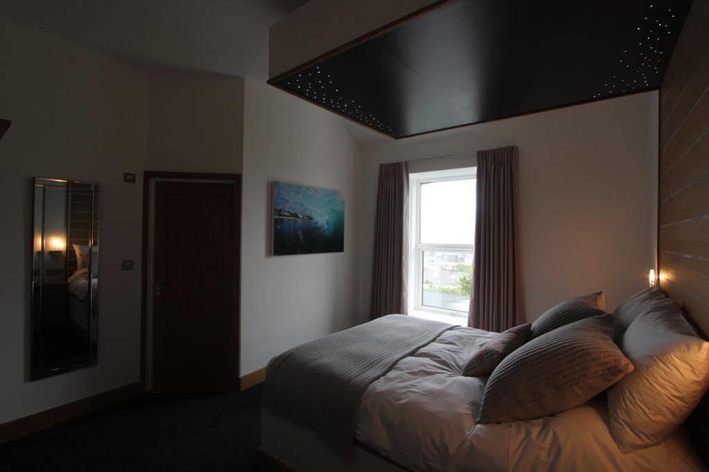 The Oceanic Luxury Aparthotel Falmouth Bagian luar foto